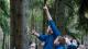 Menschengruppe im Wald